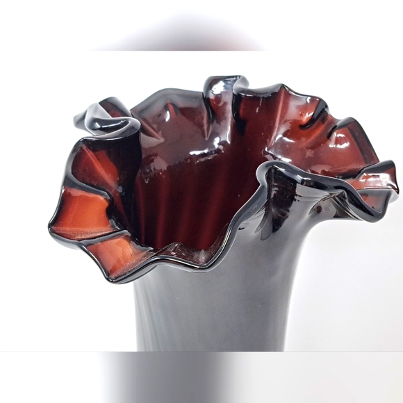 Amythist Glass Vase With Ruffled Edge - Picture 2 of 4